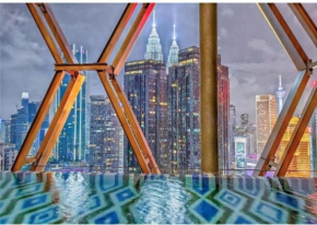 Scerletz suite KLCC by sky swimming pool